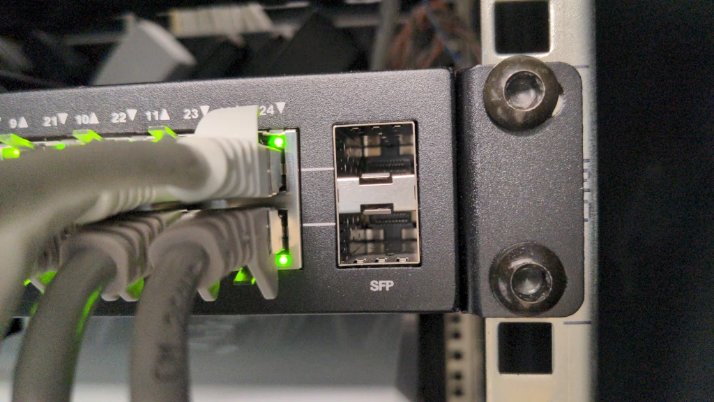 Les ports mini-GBIC ou SFP, utiles pour les liaisons switch vers switch